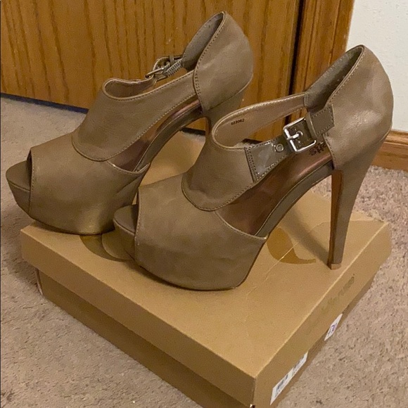 Heels - Picture 5 of 5